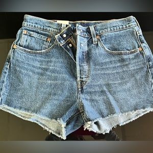 Levi 501  shorts denim frayed bottom size 30 new with tags